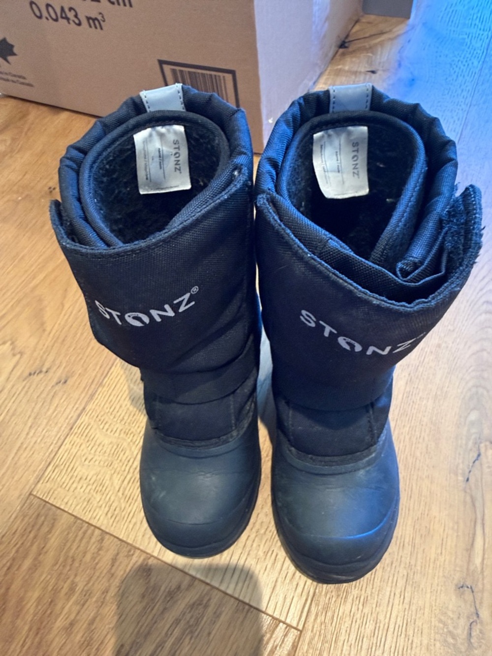 Stonz Kids Black Insulated Snow Boots with Pull Tabs